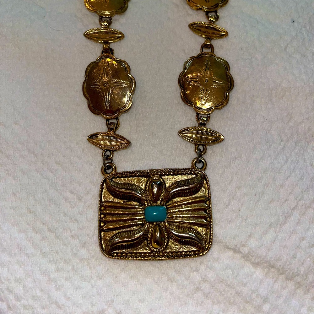Vanessa Mooney gold Concha necklace with turquoise bead